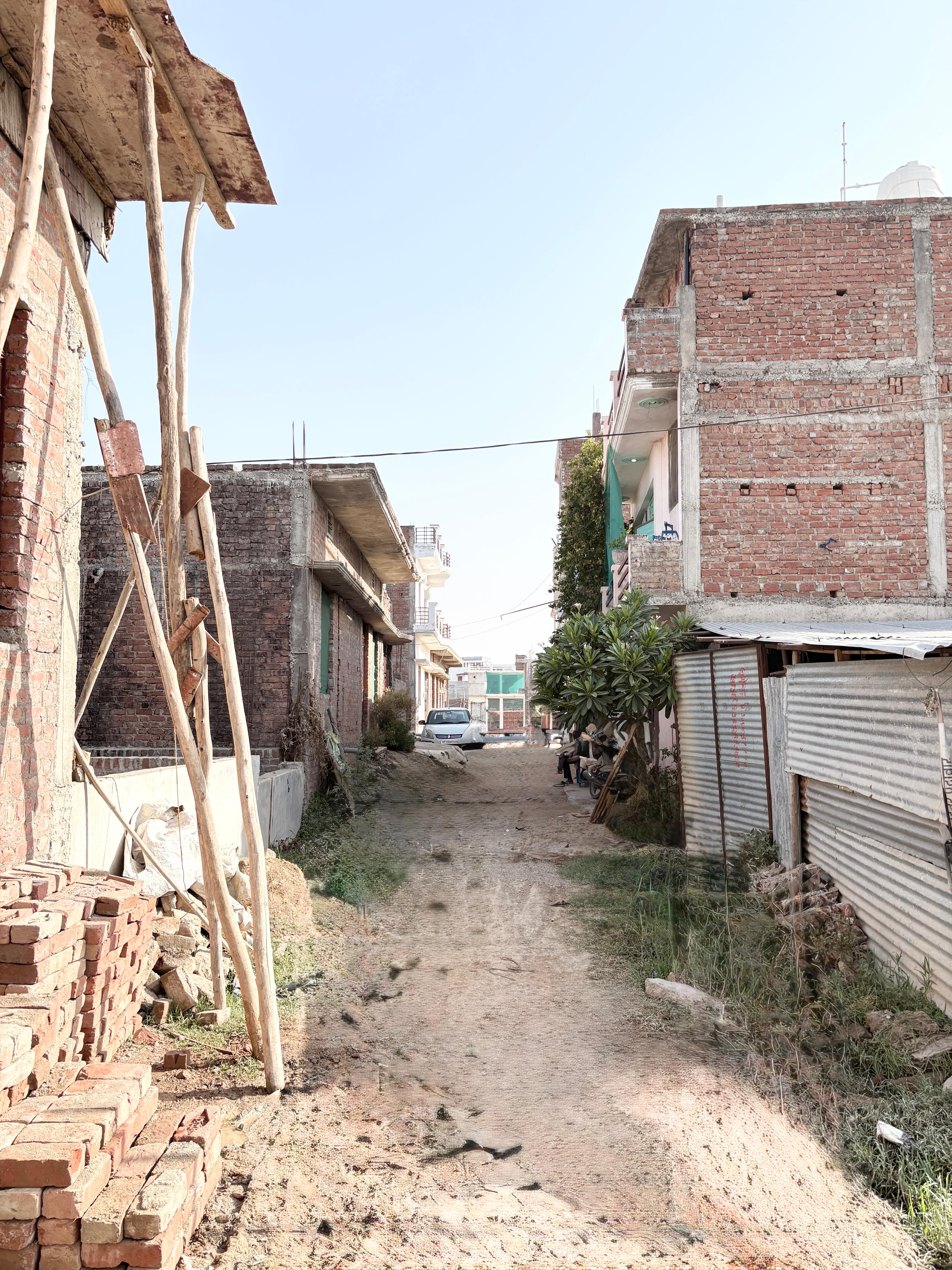 जालौन-कोंच बायपास पर प्लॉट 27*36 फीट का 