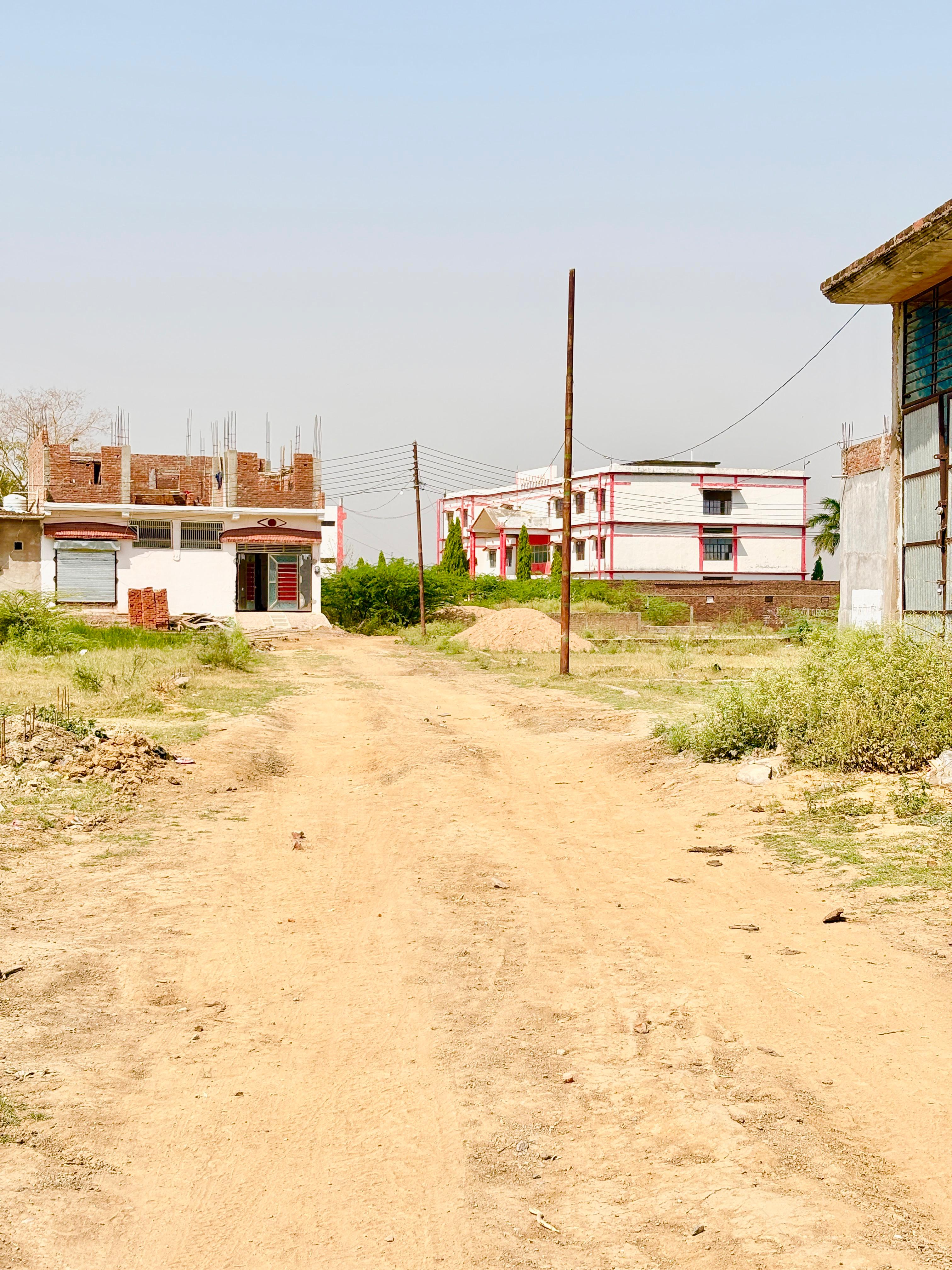 Bkd aldrich school के पास 25*50 sqft का प्लॉट 