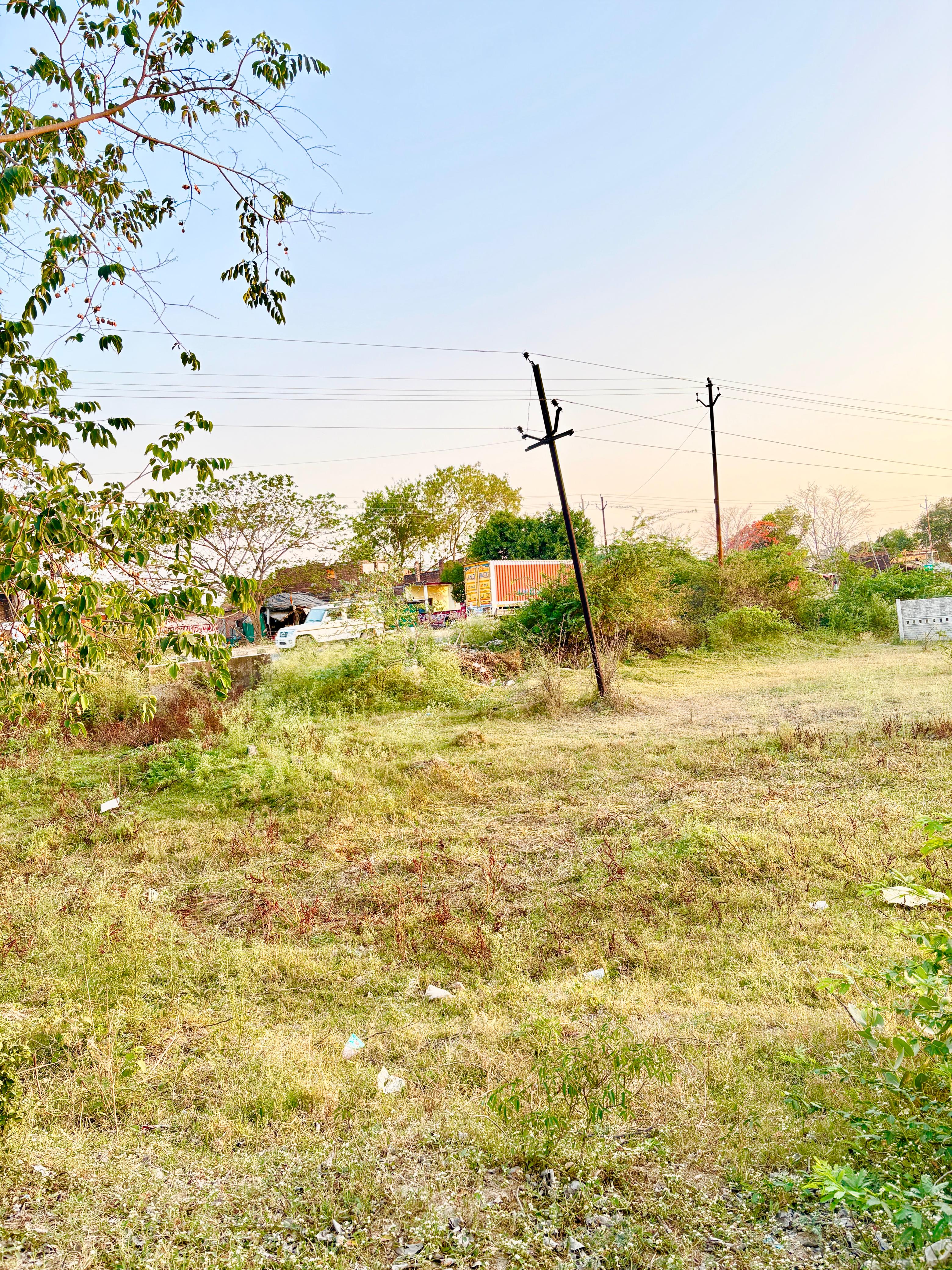 दीप श्री मोटर्स के पास 25X120 sqft का प्लॉट
