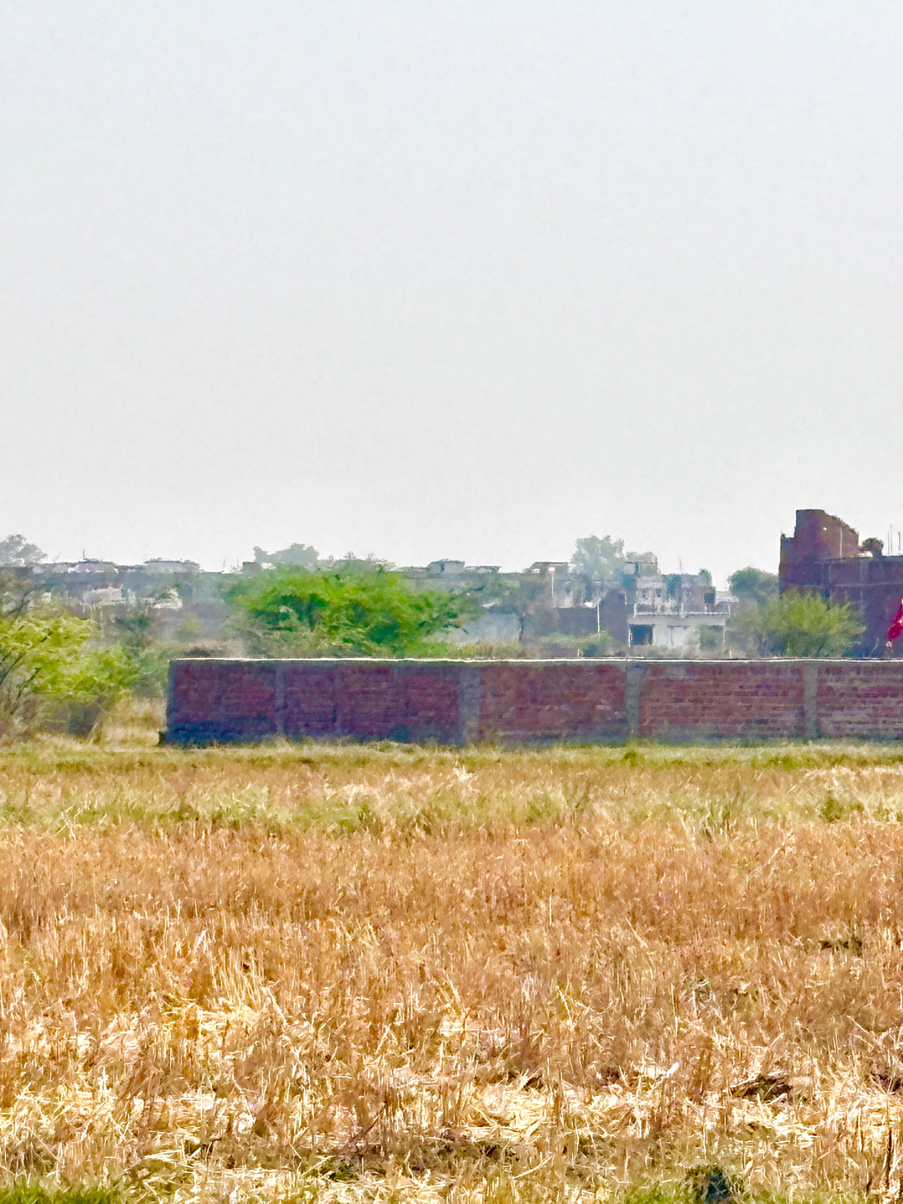 जमुना देवी कॉलेज के पास 20*60 sqft का प्लॉट 
