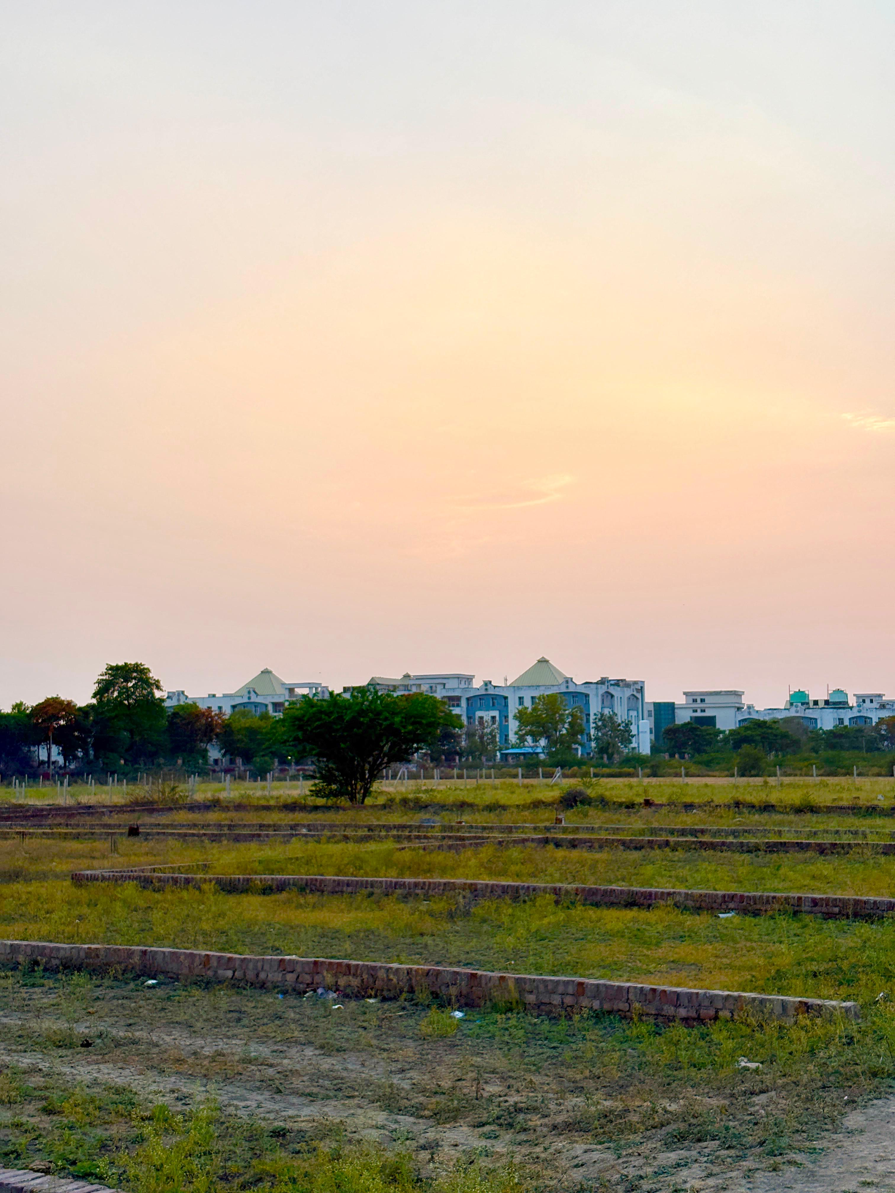 मेडिकल कॉलेज के पास 40X60 sqft का डबल रोड का प्लॉट 