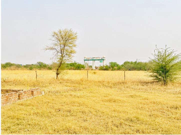 उरई - झांसी हाइवे गेट के नज़दीक 45X40 sqft का प्लॉट 