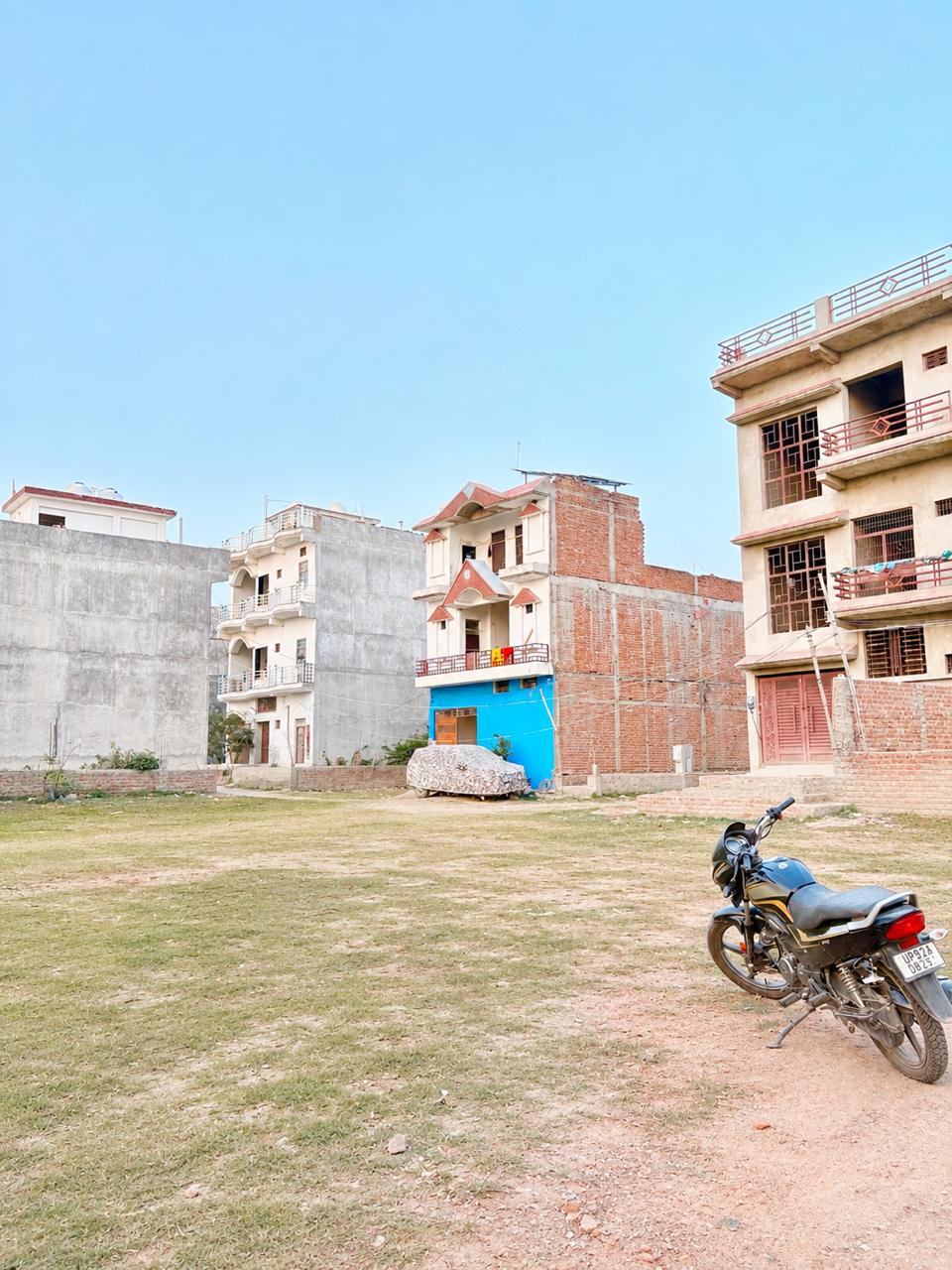 टीचर कॉलोनी कालपी रोड में 30X70 sqft का प्लॉट 