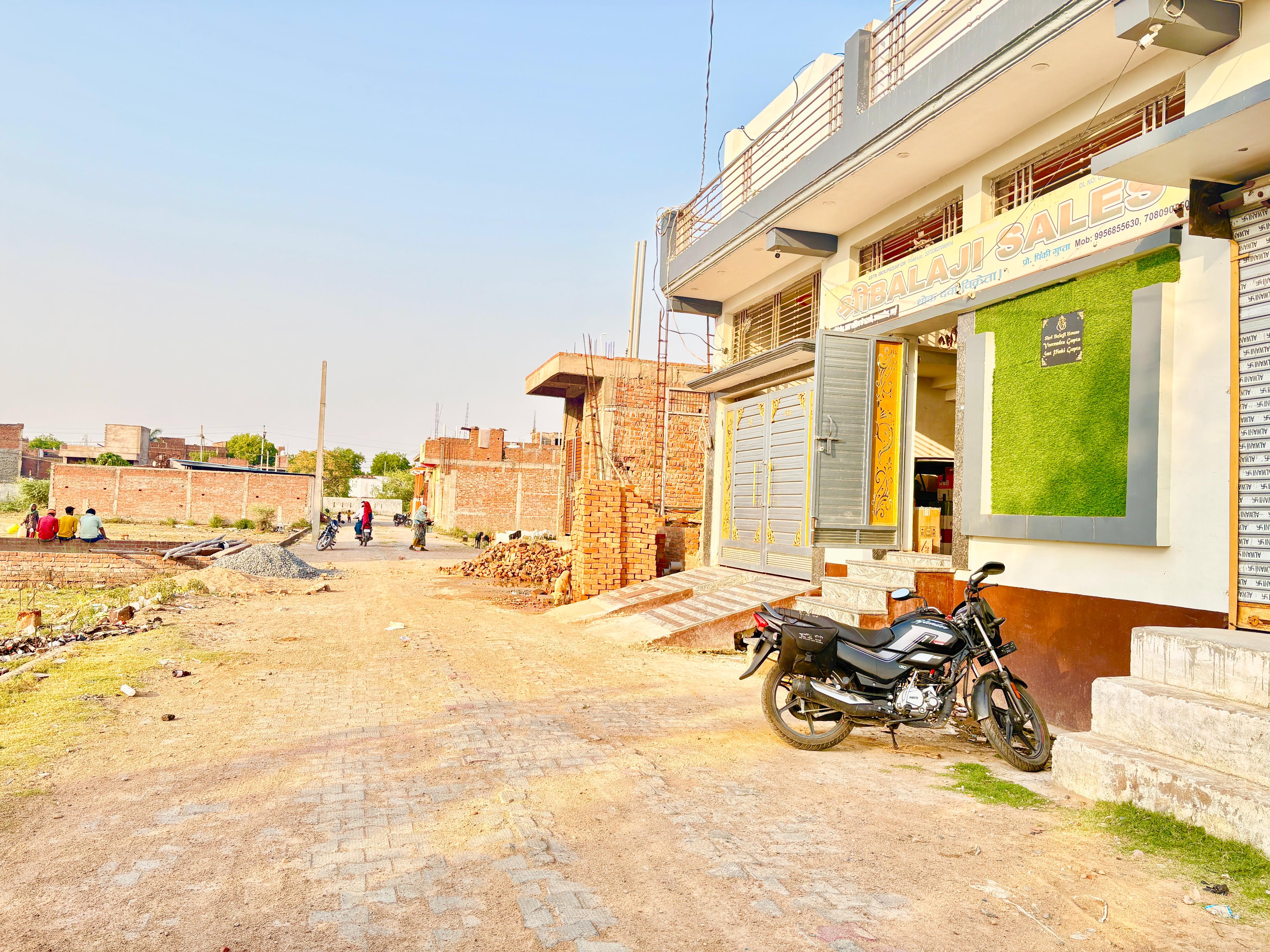 बंशीधर स्कूल के पास 30X40 sqft का VIP प्लॉट 