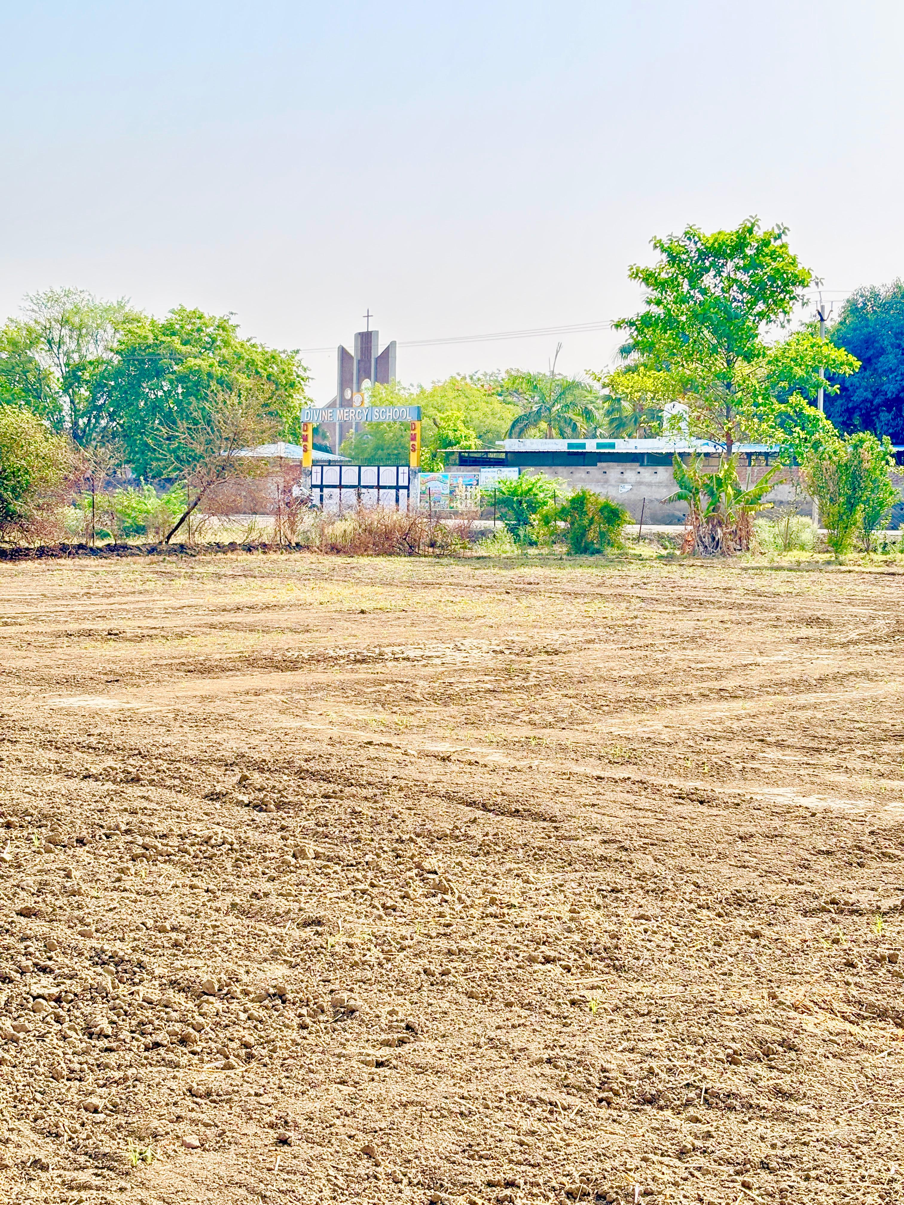 डिवाइन मर्सी स्कूल के सामने 25X40 sqft का प्लॉट 