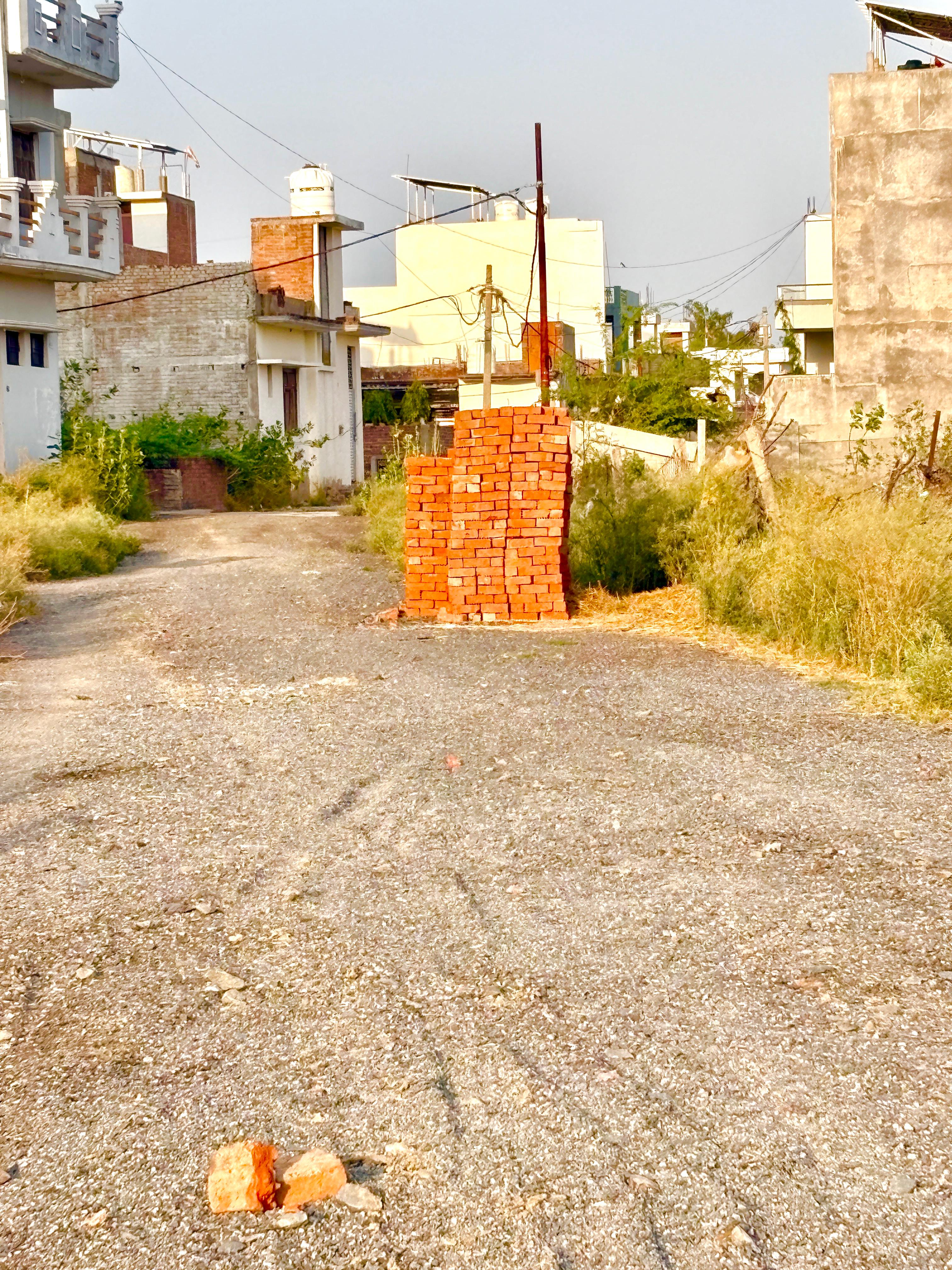 श्री हरि होटल के पास बेहतरीन जगह में 25X50 फीट का प्लॉट
